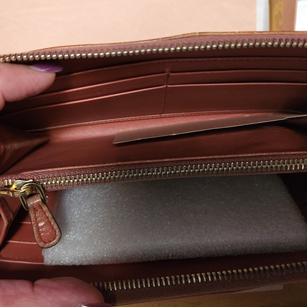 Miu Miu Wallet - Beautiful Condition, With Box - image 5